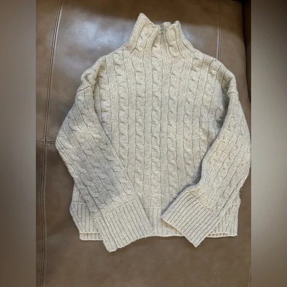 Abercrombie & Fitch Cable Turtleneck oversized boxy Sweater - Cream - Picture 2 of 6